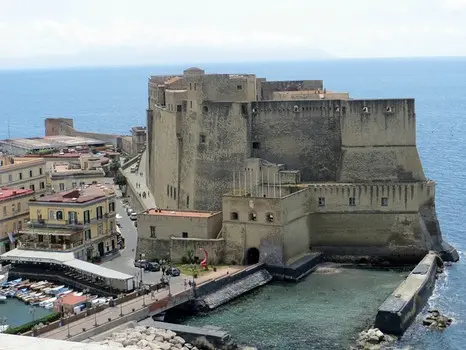 castel dell'ovo a napoli