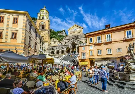 catedrale di Amalfi con scalinata