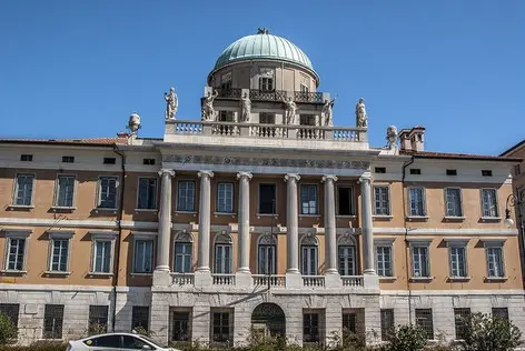 palazzo carciotti a trieste