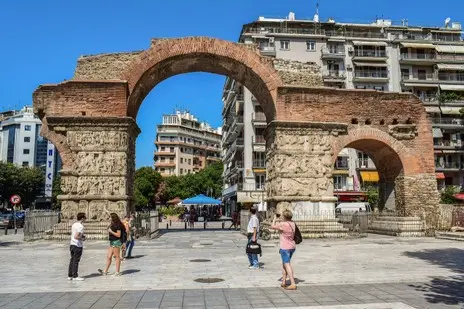 arco di galerio a salonicco, grecia