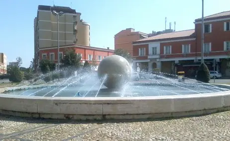 fontana di piazza del popolo a latina