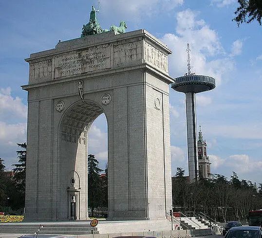 arco della vittoria a madrid