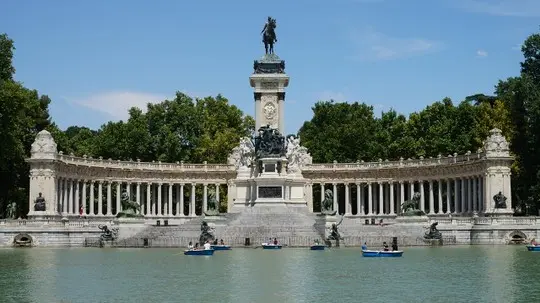 parco del retiro a madrid